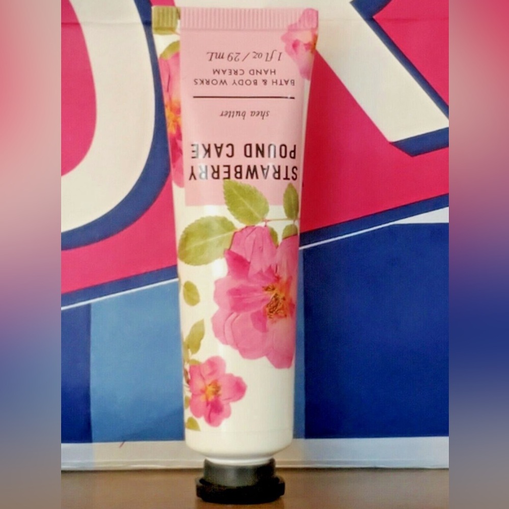 NWOT Bath & Body Works Strawberry Pound Cake Hand Cream